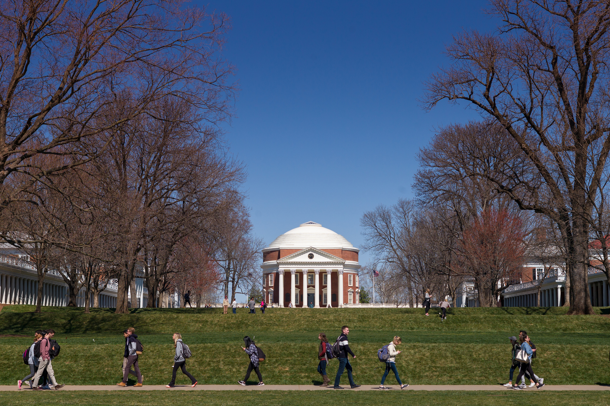 Rotunda Students walking